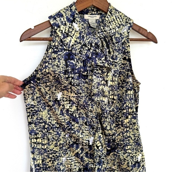 Vertigo  Paris sleeveless fitted top with ruffle front - Picture 4 of 10